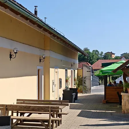 Center Gric - Sobe, Apartma Апартаменты Sveta Trojica v Slovenskih Goricah